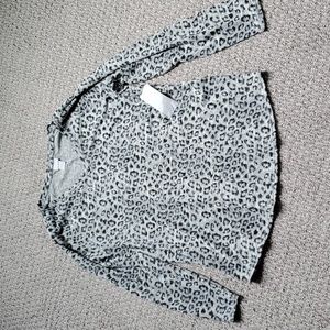 Chicos Zenergy long sleeve lounging top. Size 1. NWT